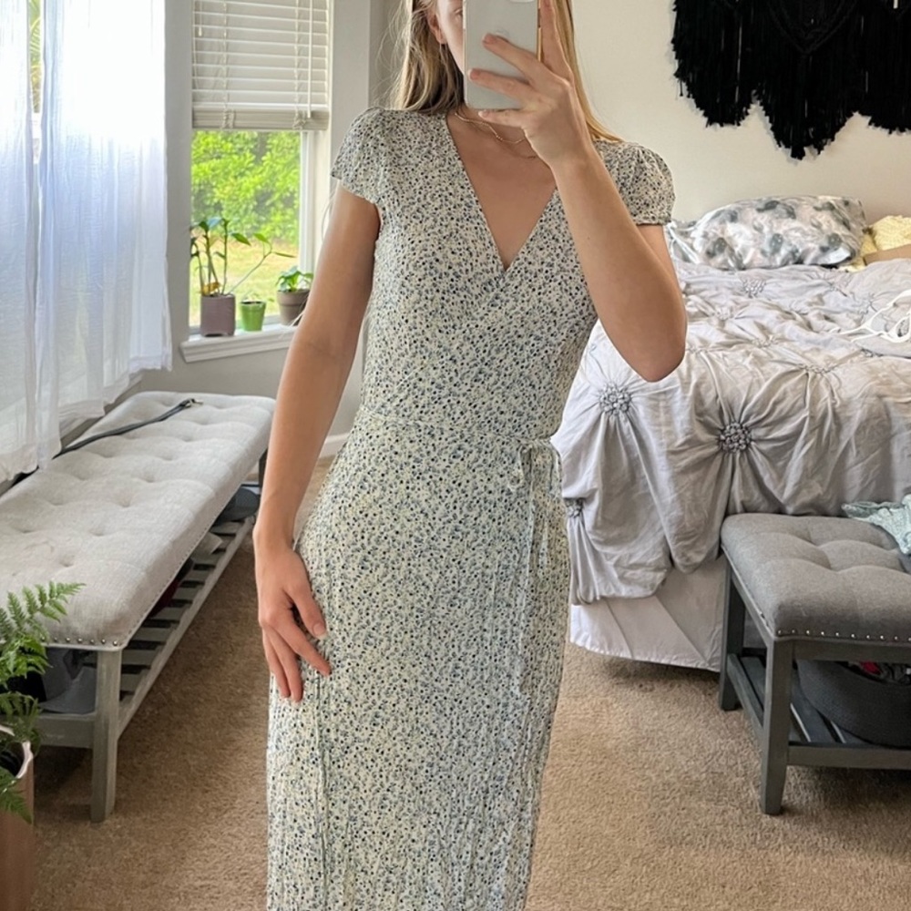 Beautiful Brandy Melville midi floral dress!